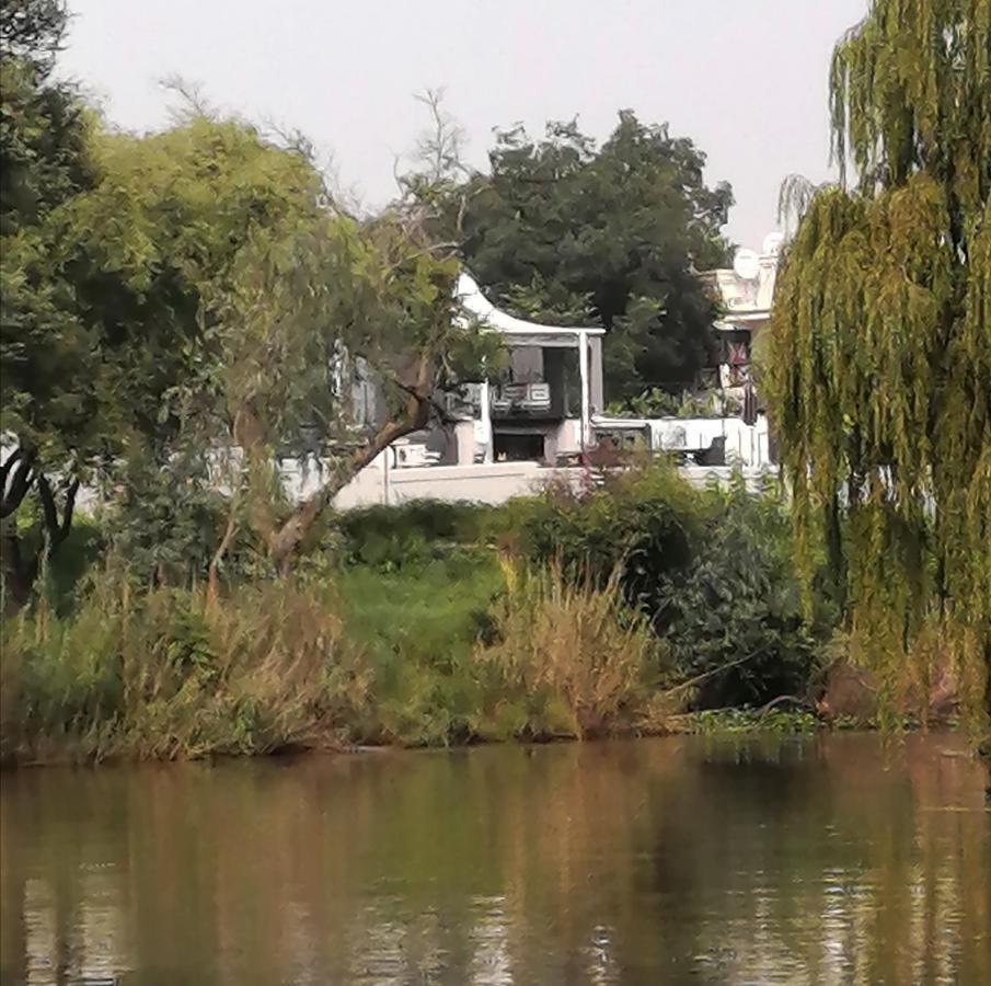 The Place Guesthouse ปาเรส ภายนอก รูปภาพ